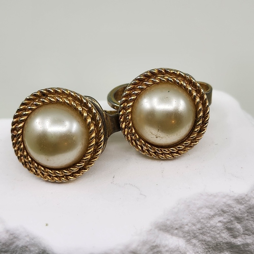 Trifari Vintage Faux Pearl Gold Tone Round Rope Frame Clip On Earrings Classic
